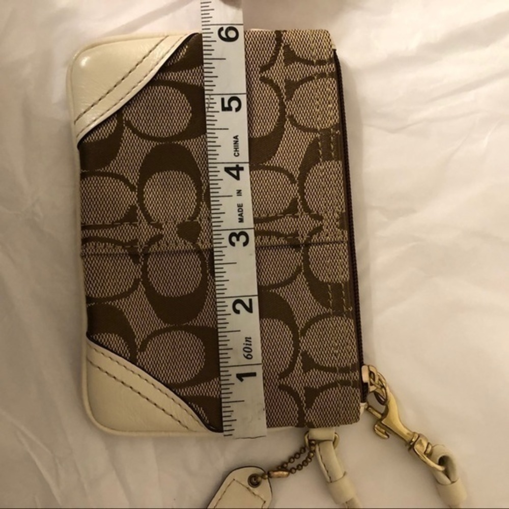 COACH signature c brown white/cream wristlet - Picture 3 of 8